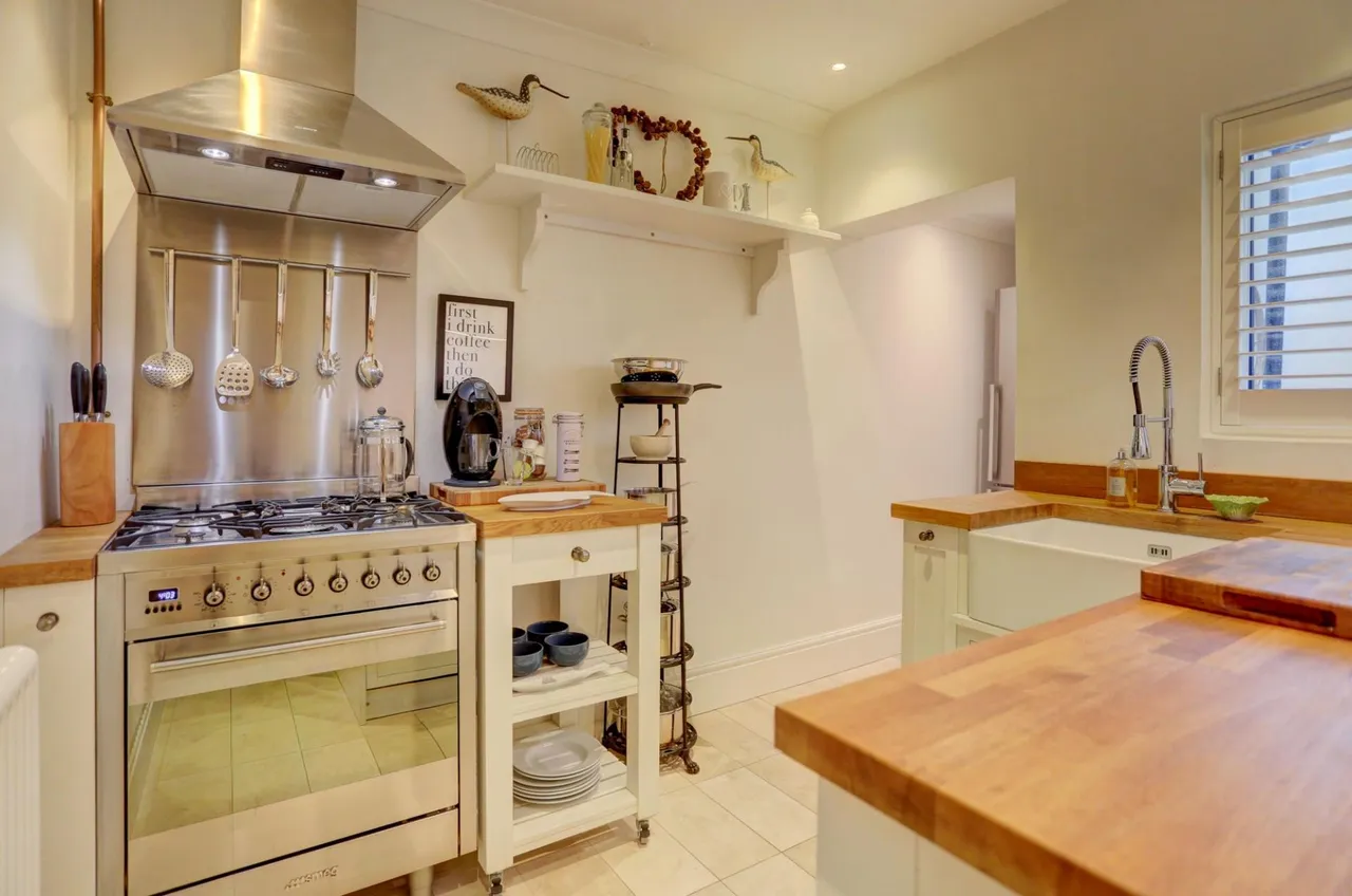 Royal Crescent, Brighton, BN2, photo 26
