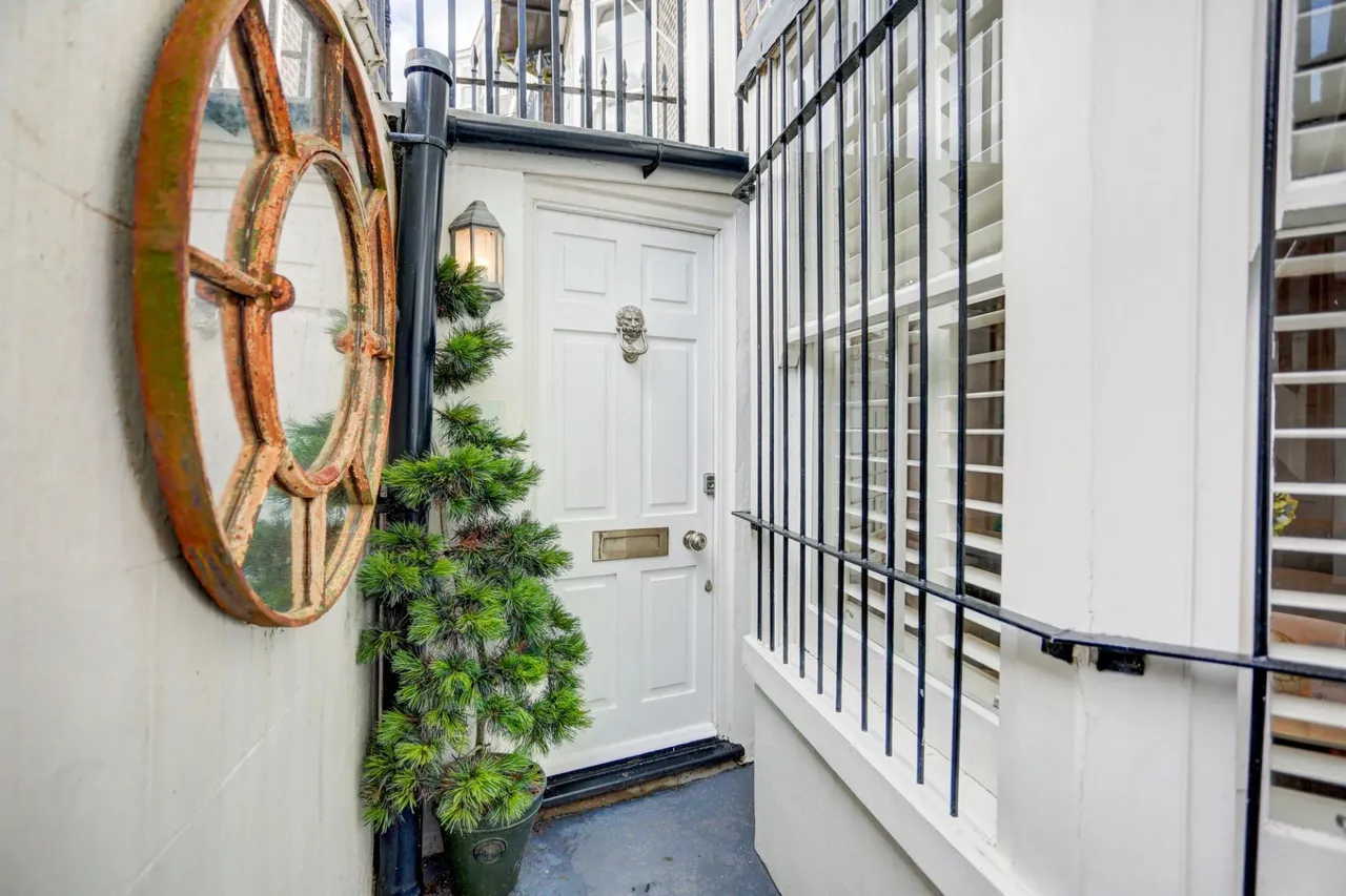 Royal Crescent, Brighton, BN2, photo 21