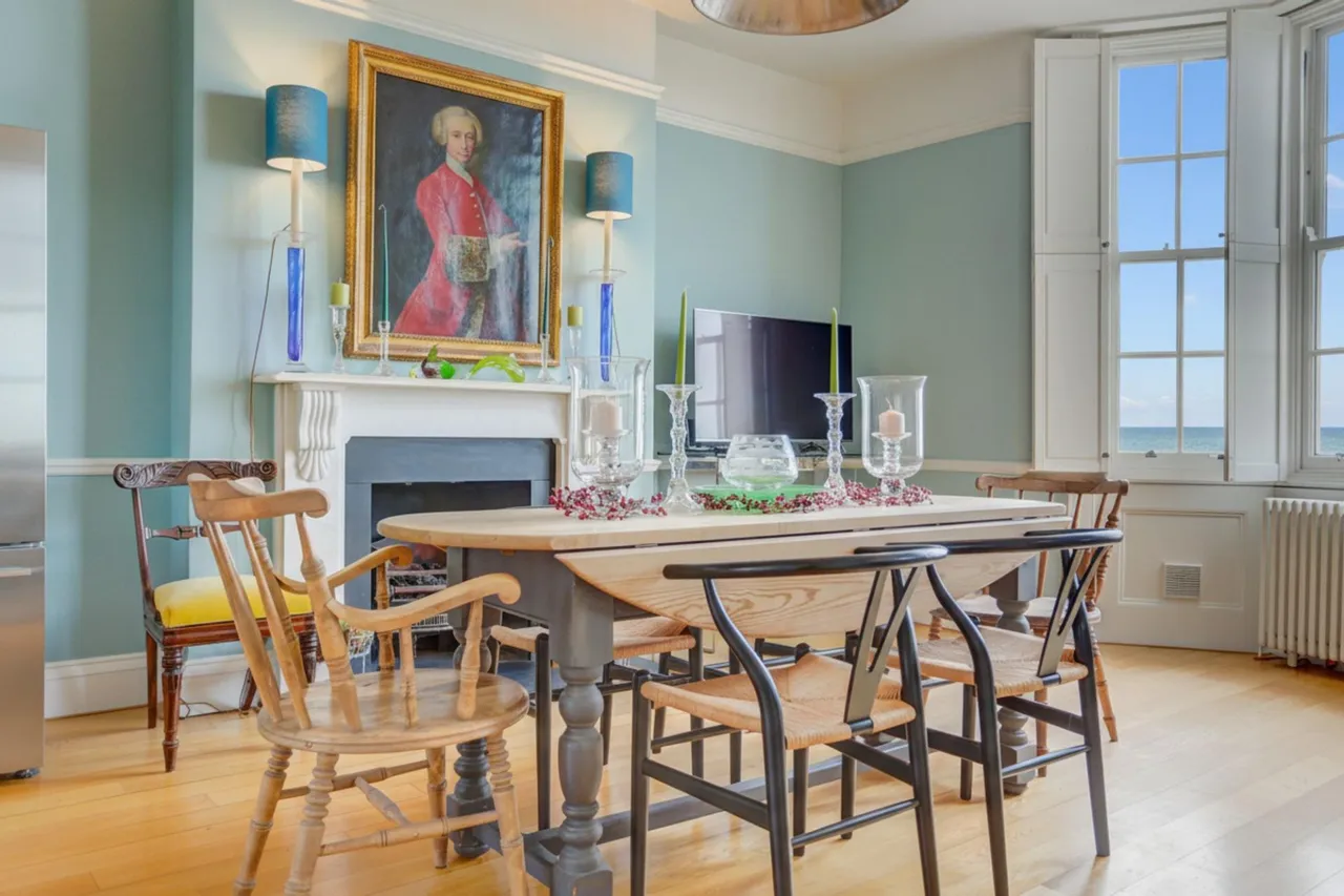 Royal Crescent, Brighton, BN2, photo 2