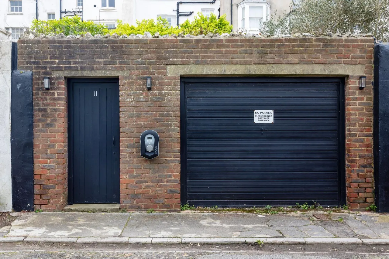 Royal Crescent, Brighton, BN2, photo 31