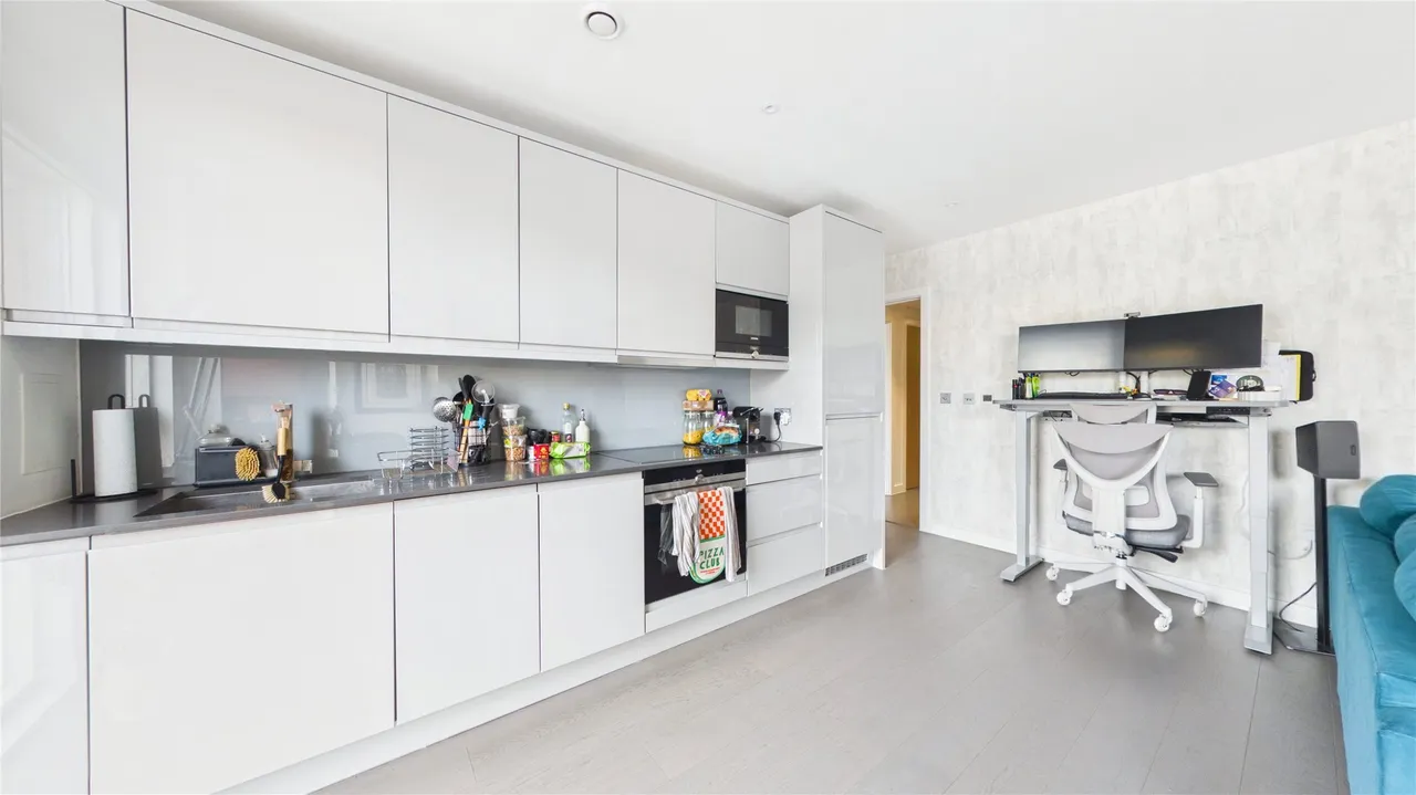 Lismore Boulevard, London, NW9 4DB, photo 4