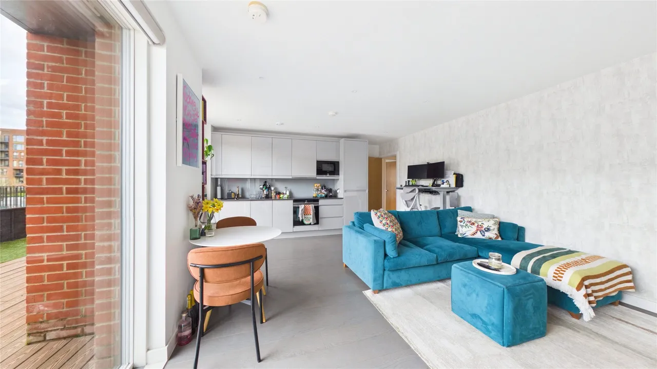 Lismore Boulevard, London, NW9 4DB, photo 3