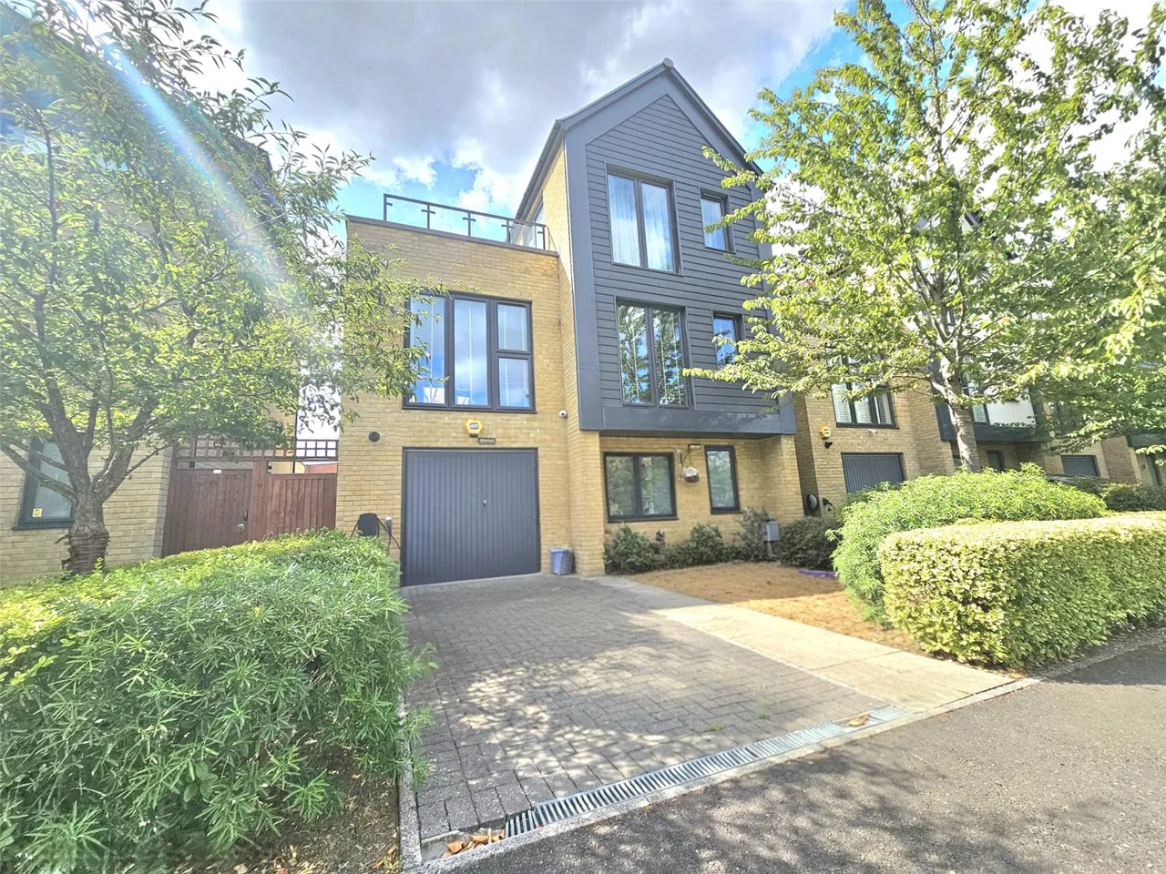 4 bed house to rent, Elderberry Close, Romford, RM3