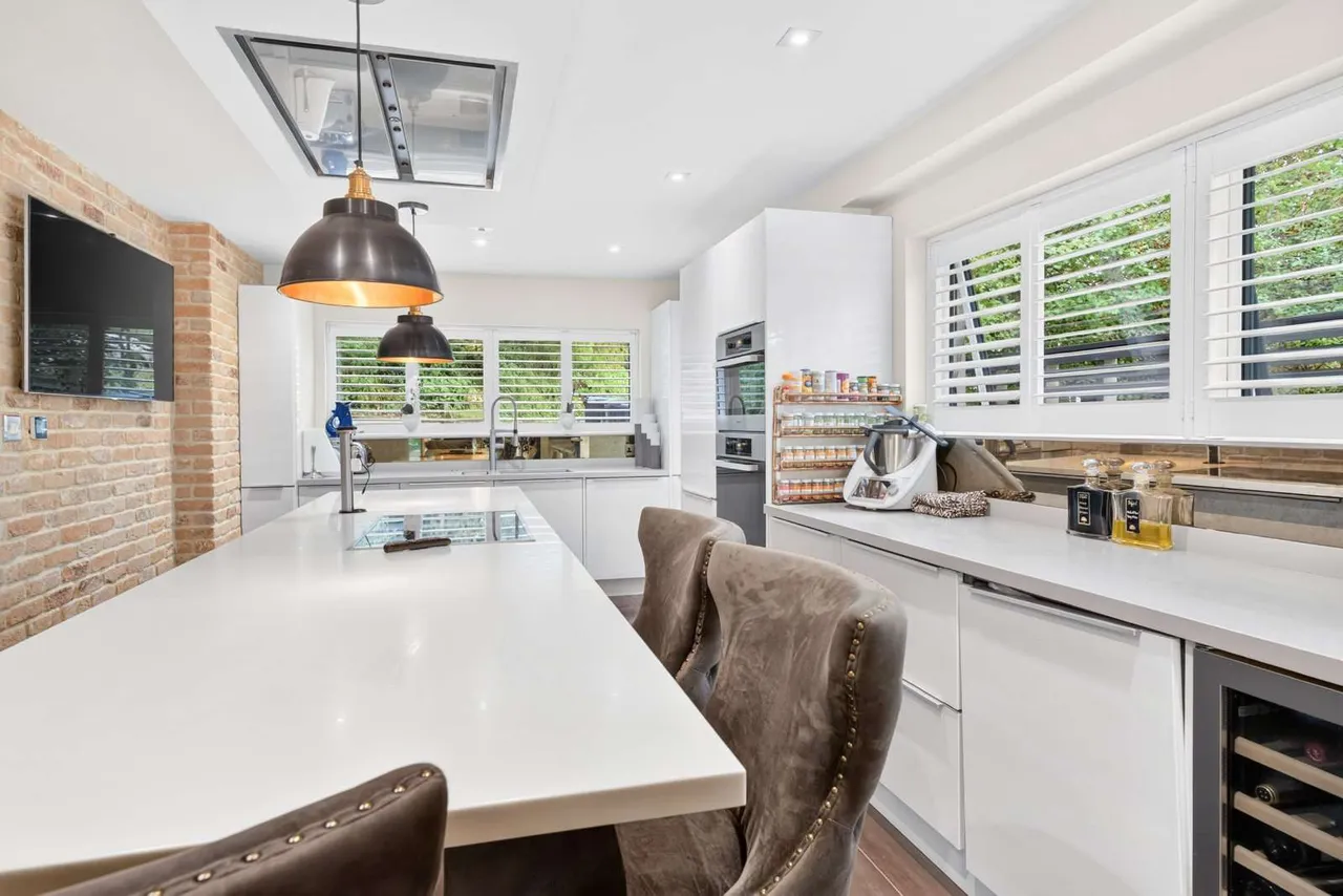 Woodbury Hill, Loughton, IG10, photo 2