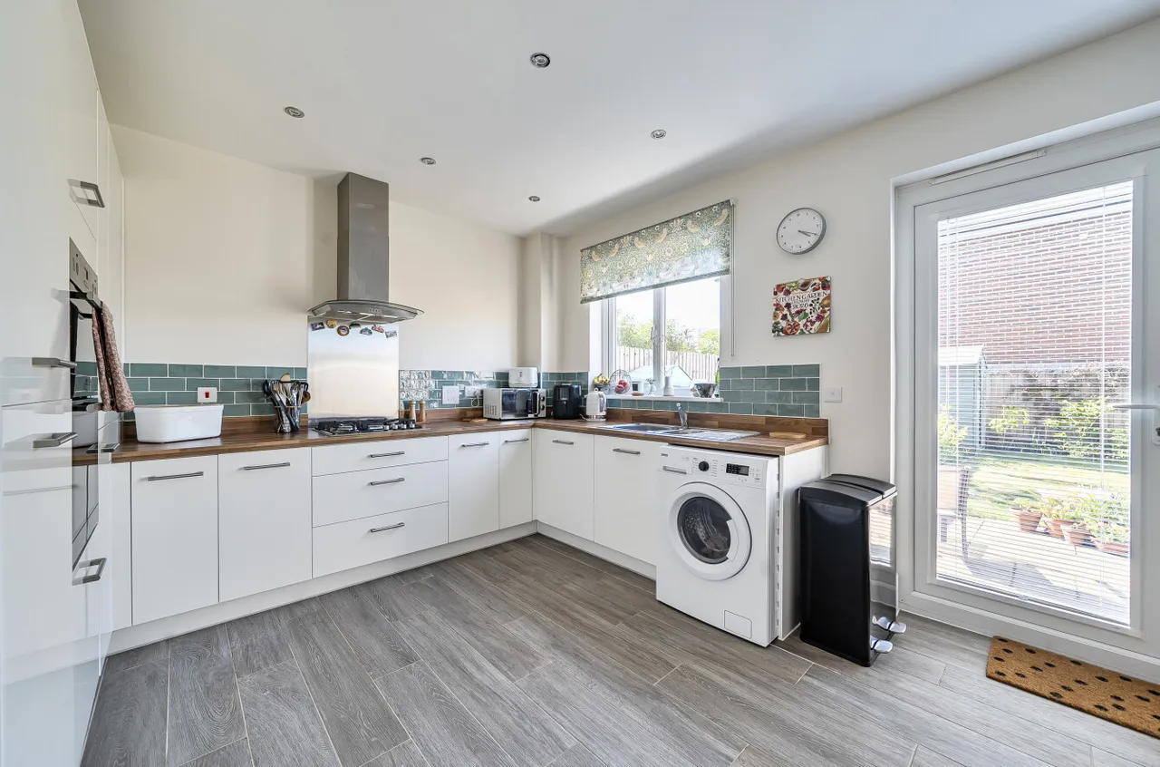 Swithens Close, Wakefield, WF1, photo 13