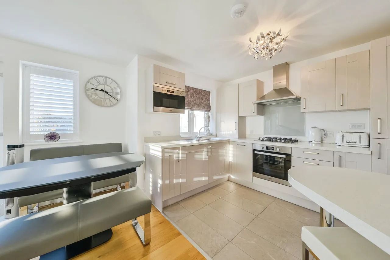 143 Icknield Way, Letchworth Garden City, photo 8