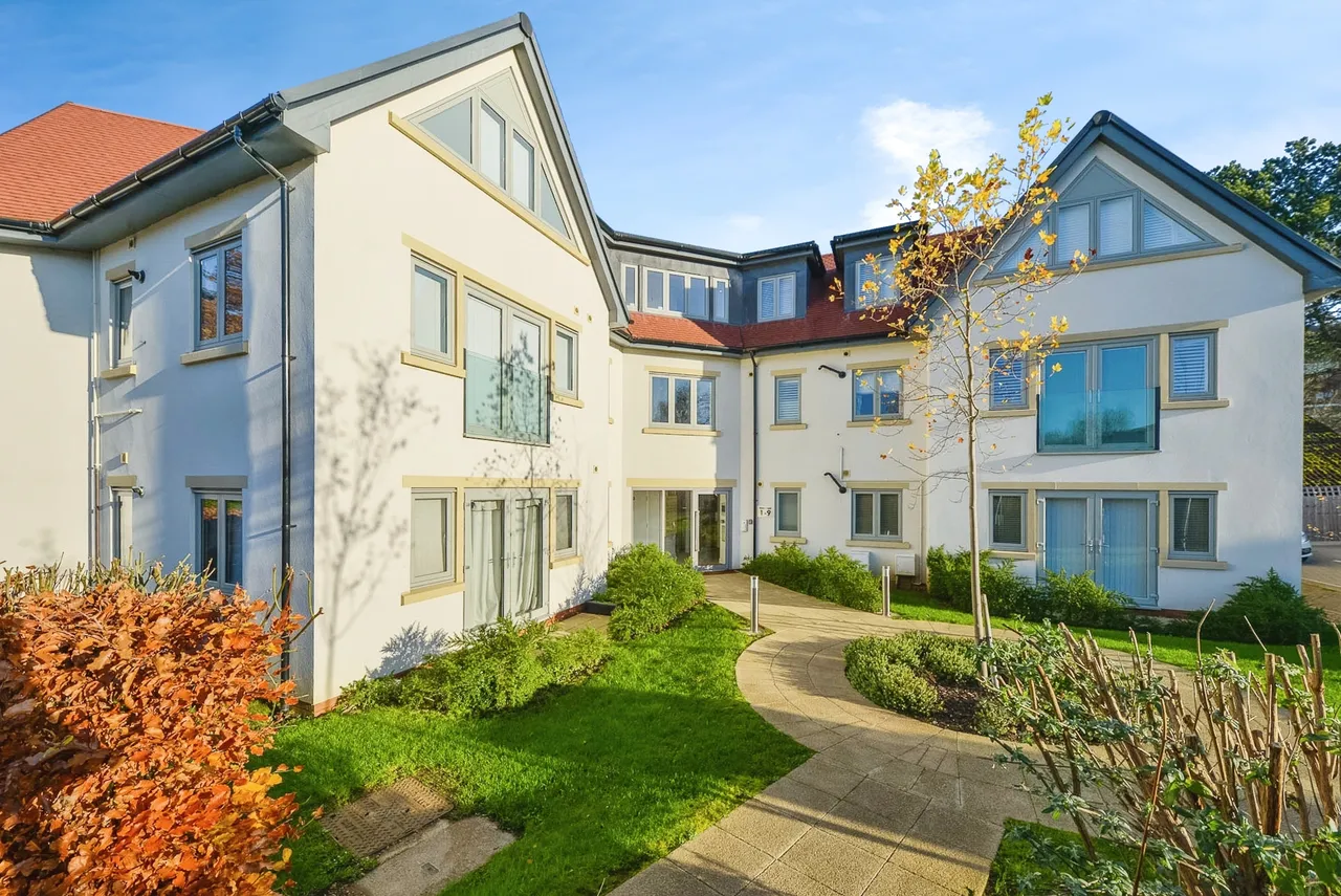 2 bed flat for sale — 143 Icknield Way, Letchworth Garden City