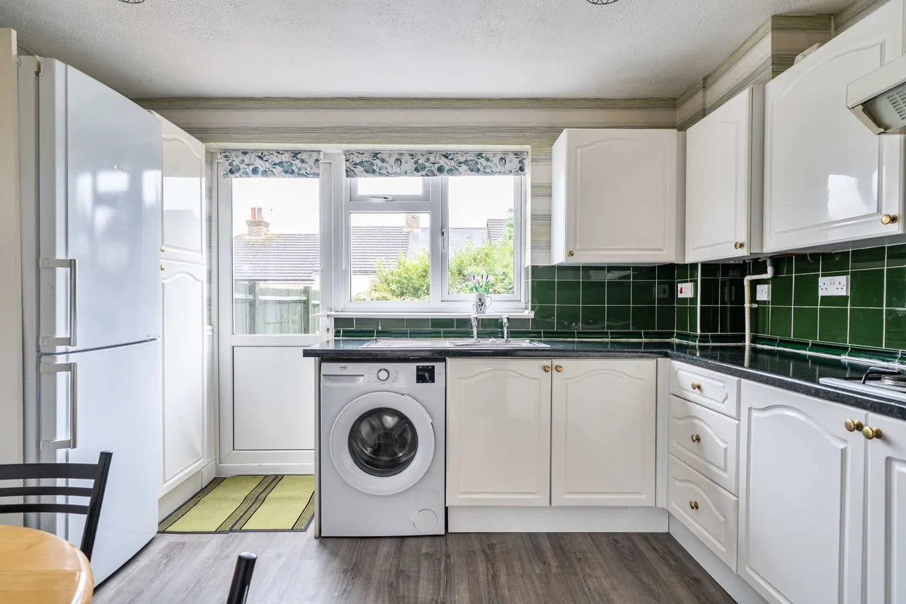 Westbrooke Close, Chatham, Kent, ME4 4XX, photo 2