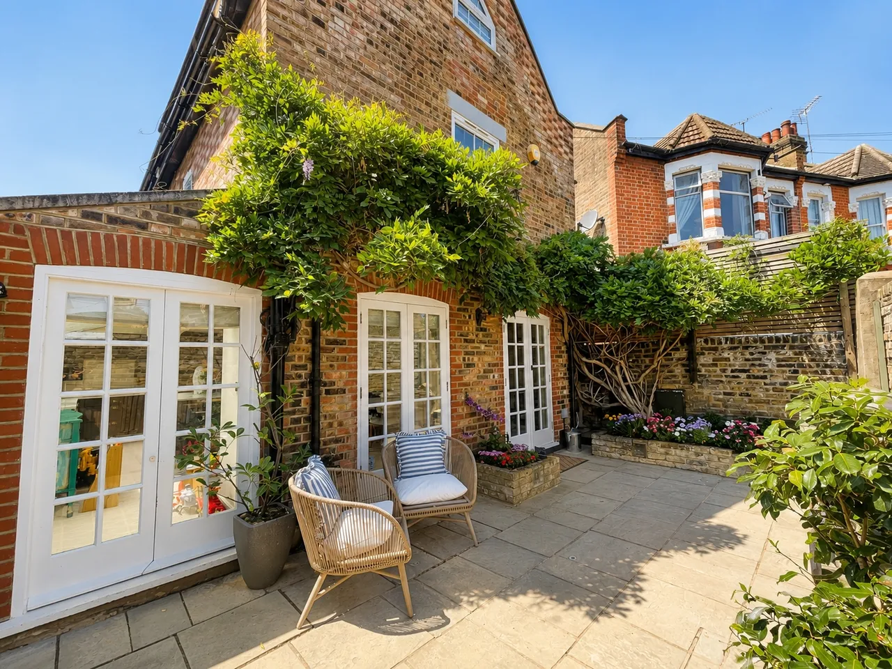 3 bed house for sale — The Coach House, Winfrith Road, Earlsfield, London, SW18