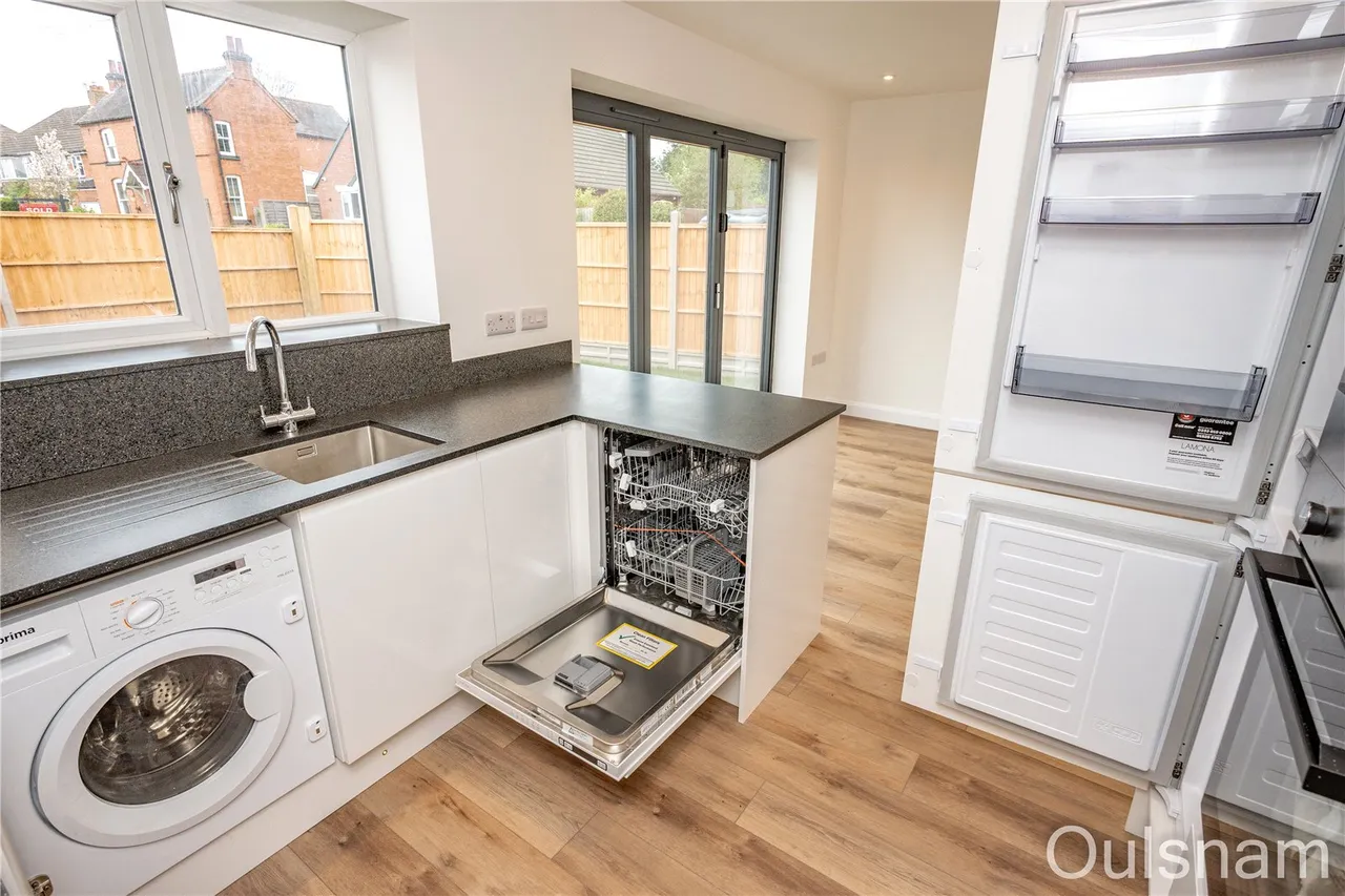 Barley Mow Lane, Catshill, Bromsgrove, Worcestershire, B61 0LU, photo 4