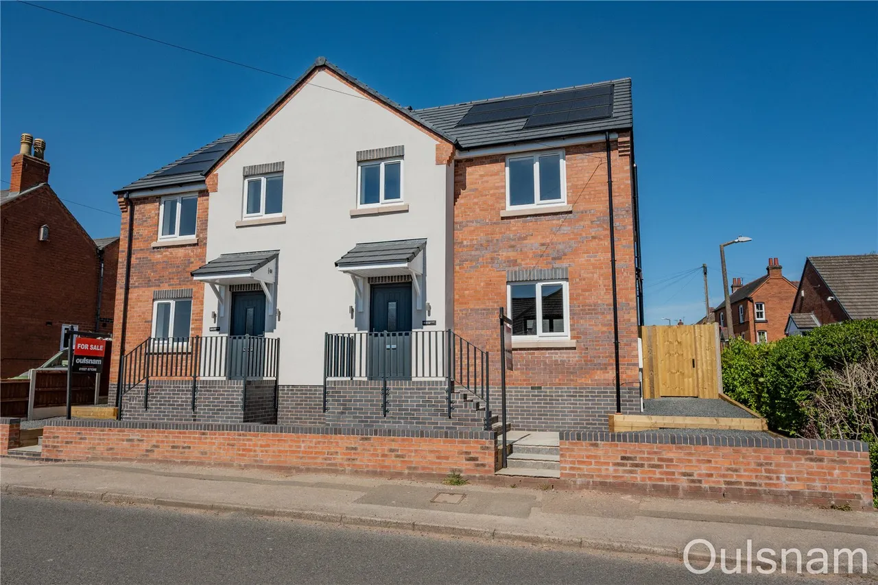 3 bed house for sale — Barley Mow Lane, Catshill, Bromsgrove, Worcestershire, B61 0LU