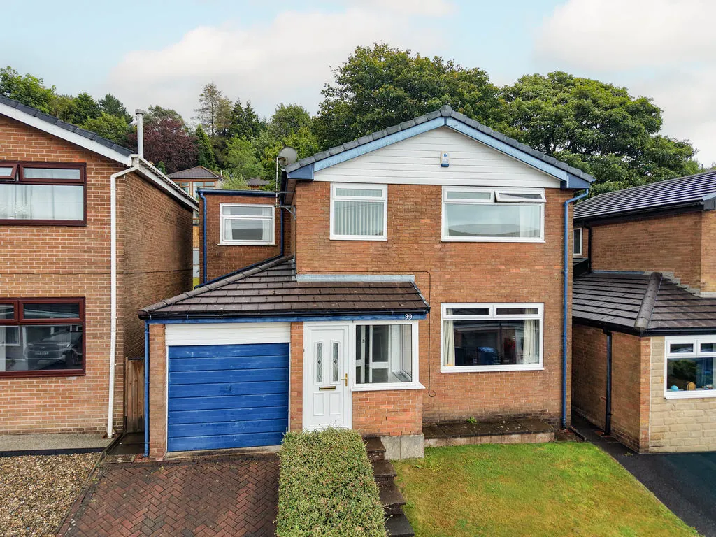 4 bed house for sale — Lobden Crescent Whitworth, Rochdale OL12 8PU