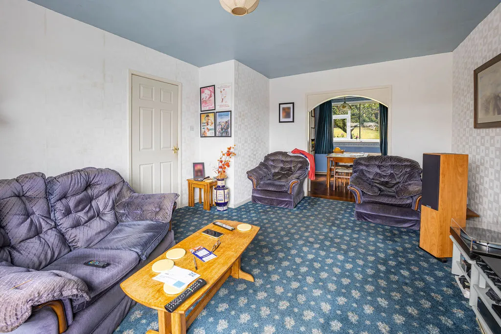 Lobden Crescent Whitworth, Rochdale OL12 8PU, photo 2