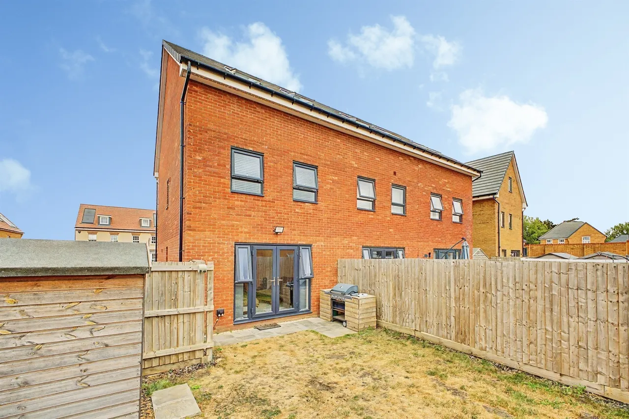 Stratford Drive, Overstone, Northampton, photo 14