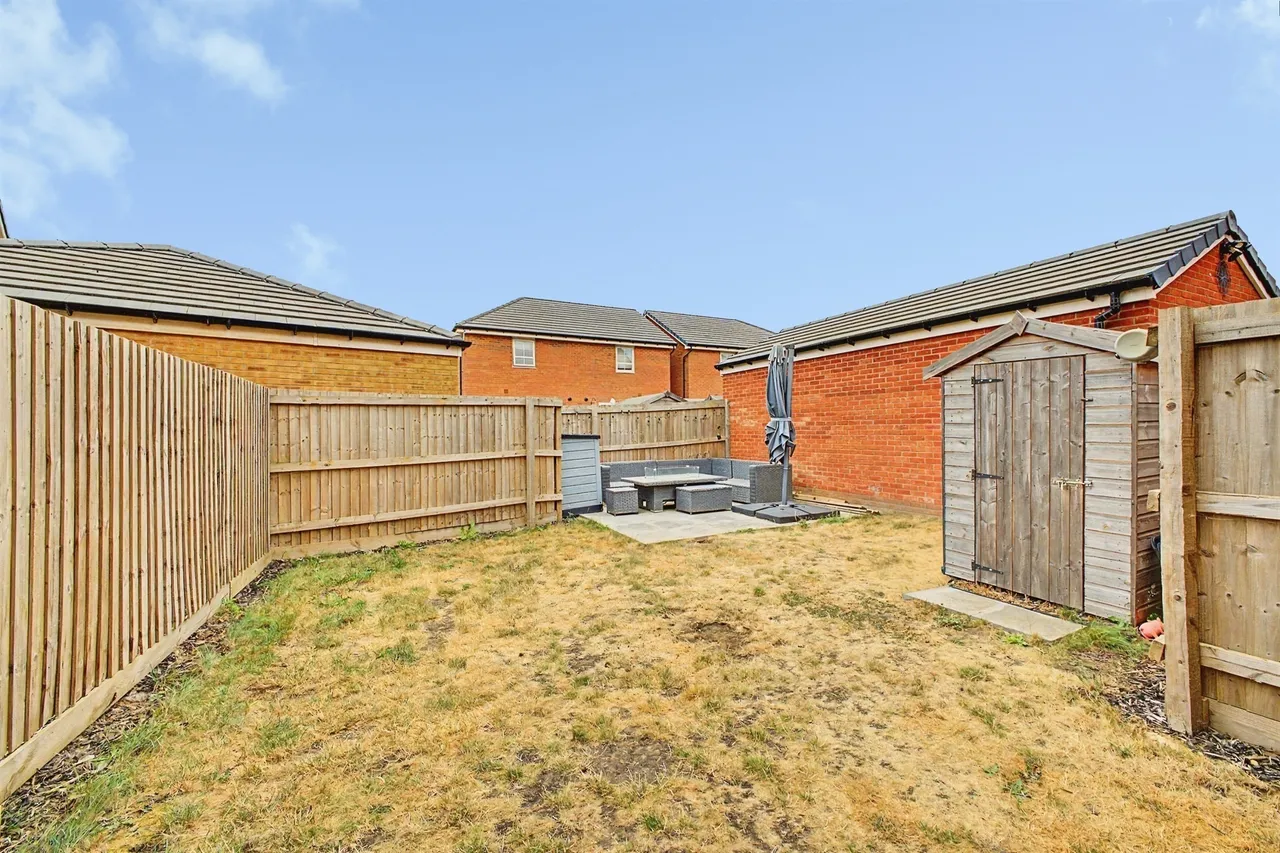 Stratford Drive, Overstone, Northampton, photo 13