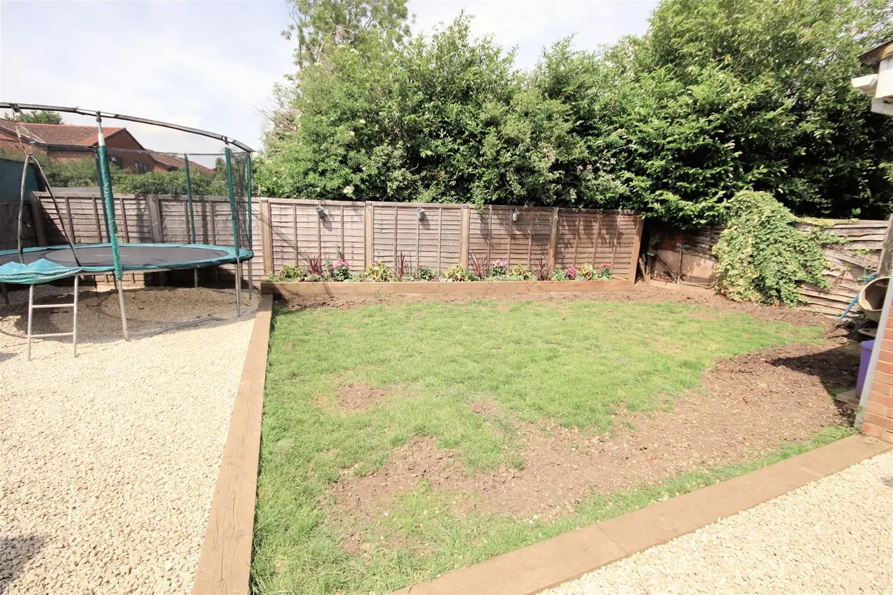 Bradford Way, Toddington, Bedfordshire LU5 6EE, photo 20