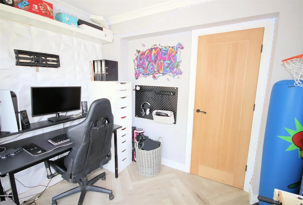 Bradford Way, Toddington, Bedfordshire LU5 6EE, photo 11