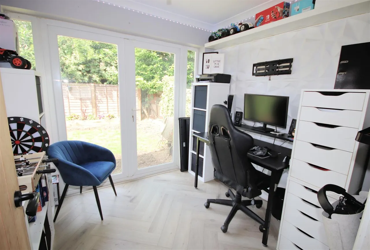 Bradford Way, Toddington, Bedfordshire LU5 6EE, photo 10