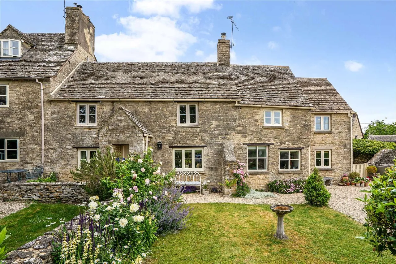 3 bed house for sale — Church Road, Quenington, Cirencester, Gloucestershire, GL7 5BL