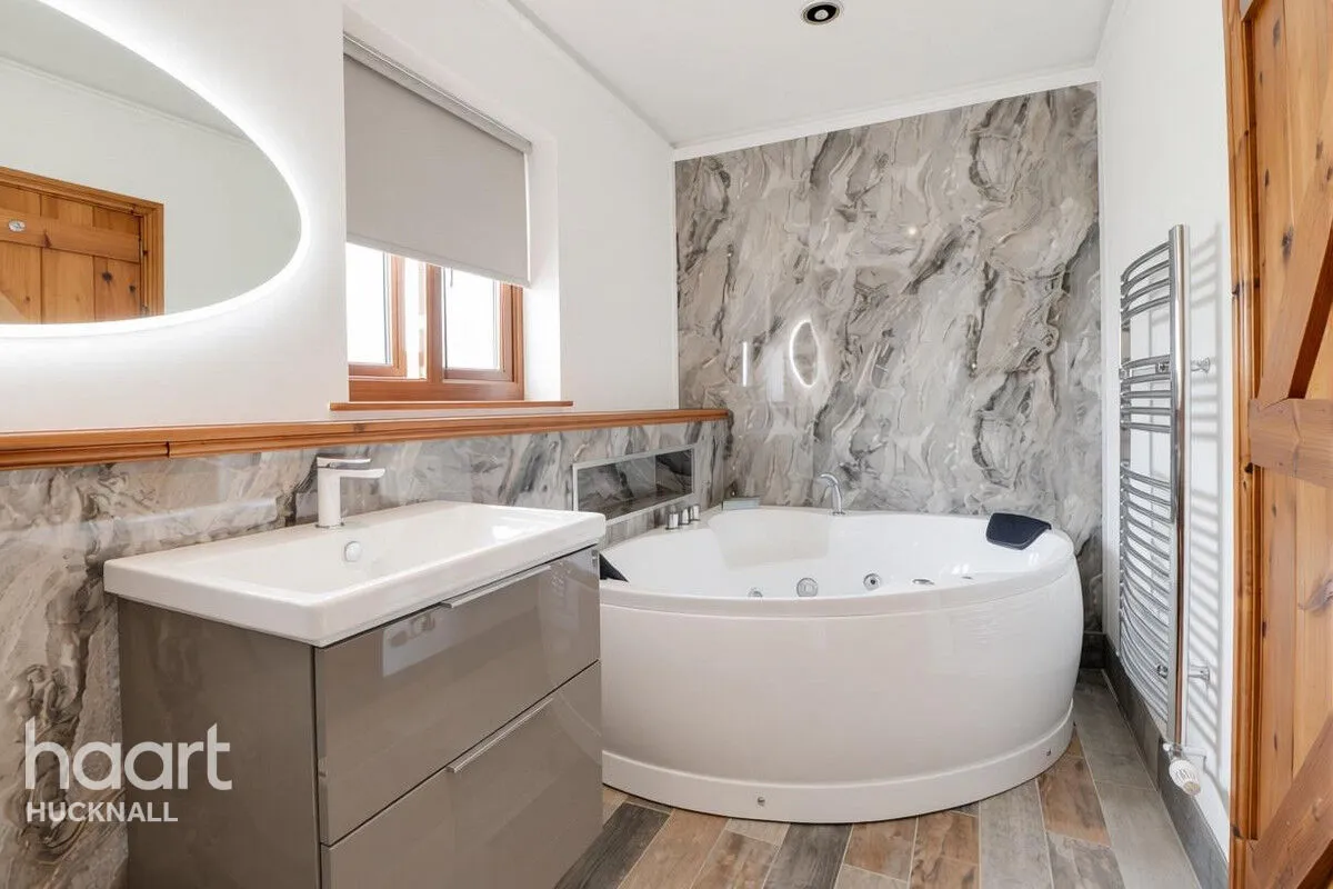 Watnall Road, Nottingham, NG15, photo 23