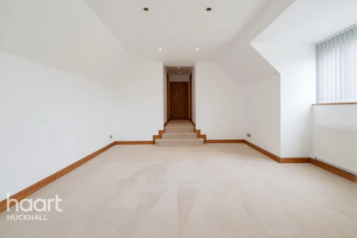 Watnall Road, Nottingham, NG15, photo 13