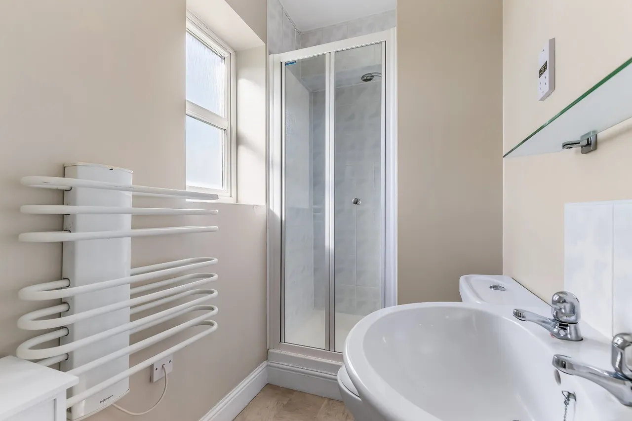 Fowlers Court, Otley, LS21, photo 10