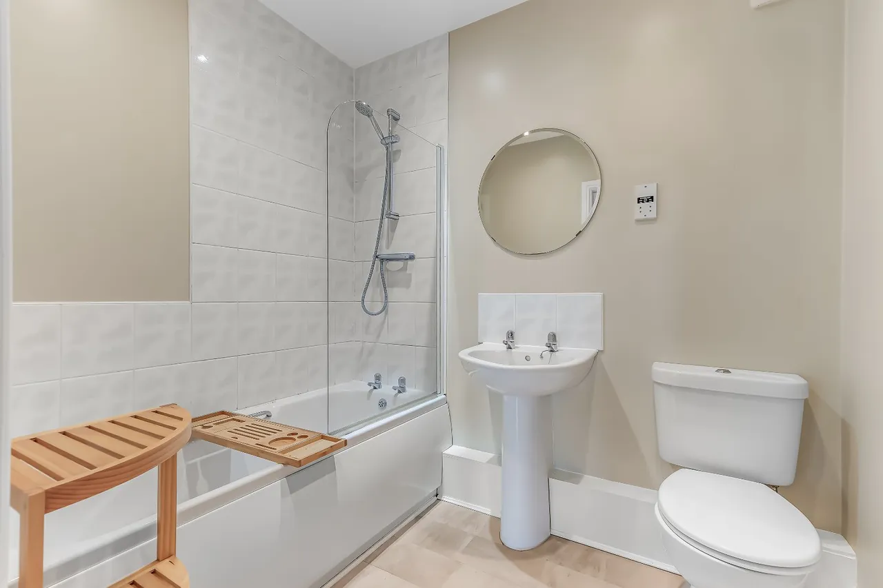 Fowlers Court, Otley, LS21, photo 11