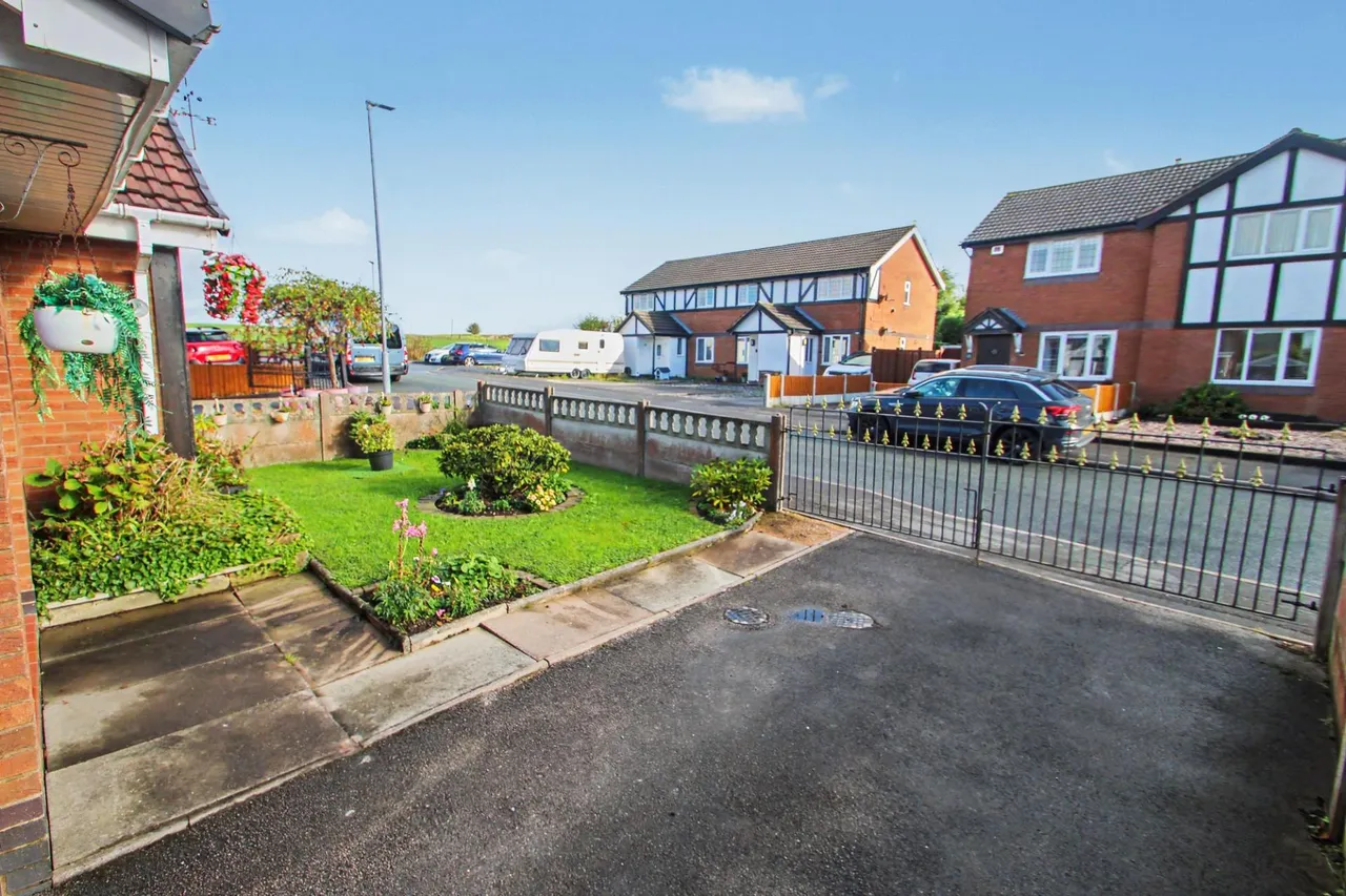 Bowfell Grove, Adderley Green, ST3, photo 2