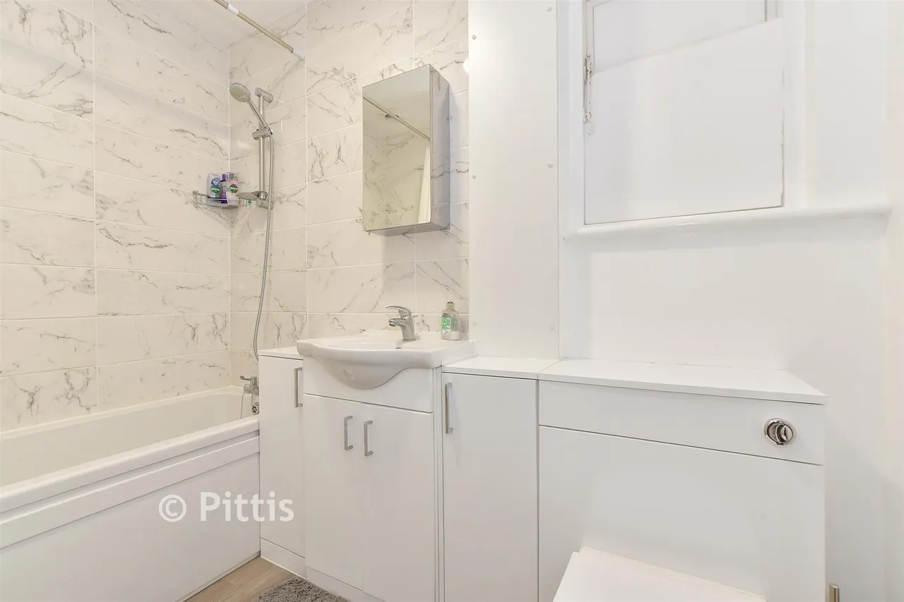Newport Road, Apse Heath, PO36, photo 15