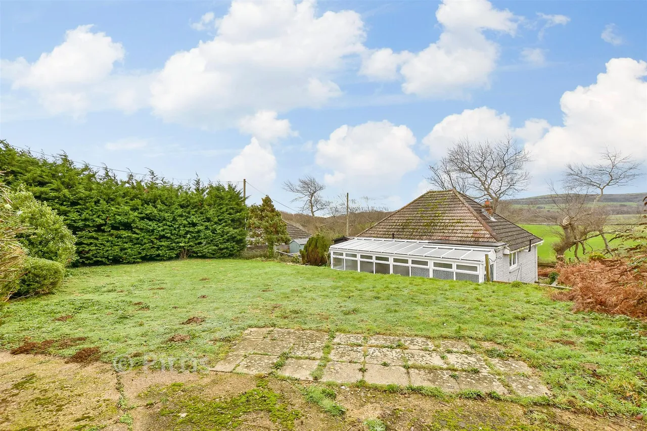Newport Road, Apse Heath, PO36, photo 17