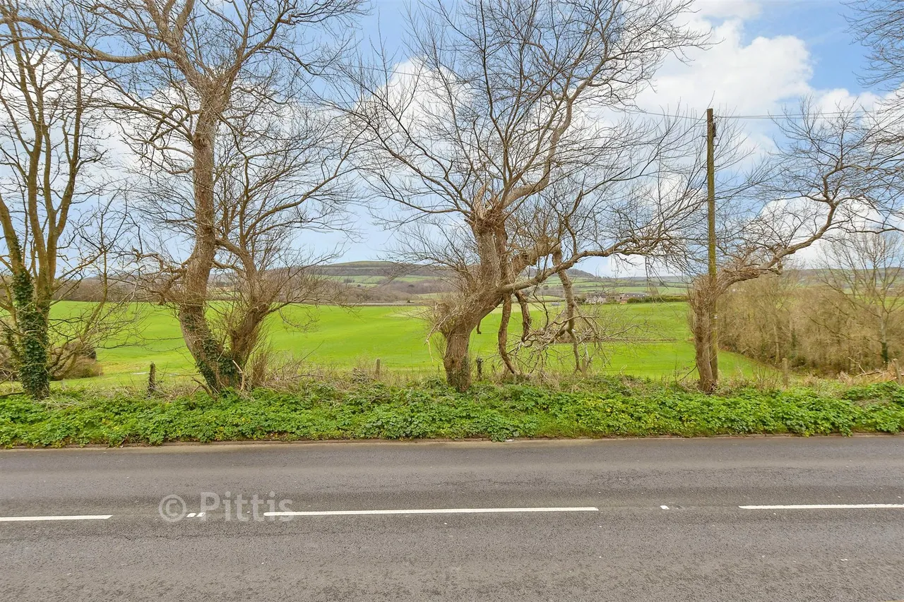 Newport Road, Apse Heath, PO36, photo 18