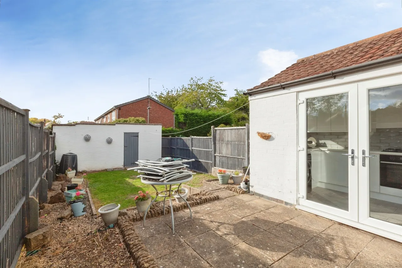 St. Marys Avenue, Humberstone, LE5, photo 10