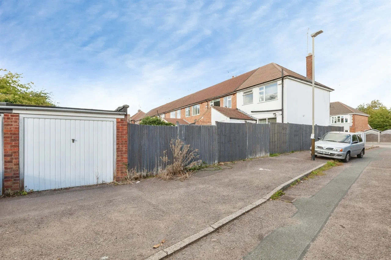 St. Marys Avenue, Humberstone, LE5, photo 9