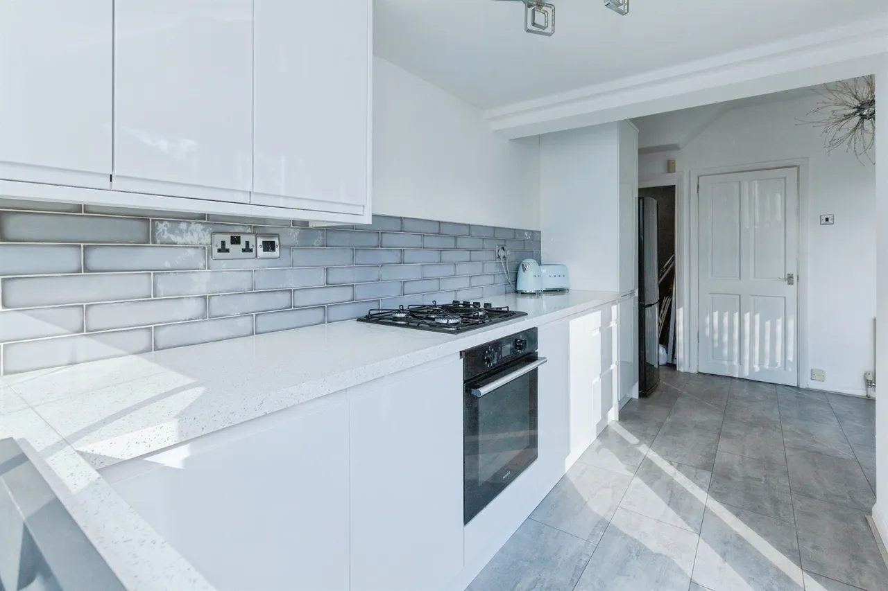 St. Marys Avenue, Humberstone, LE5, photo 3
