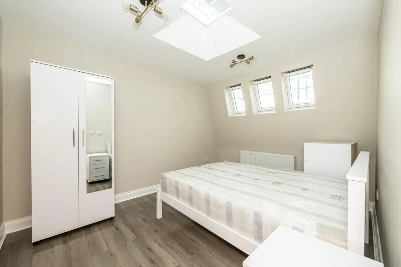 Uxbridge Road, Shepherds Bush, W12, photo 4