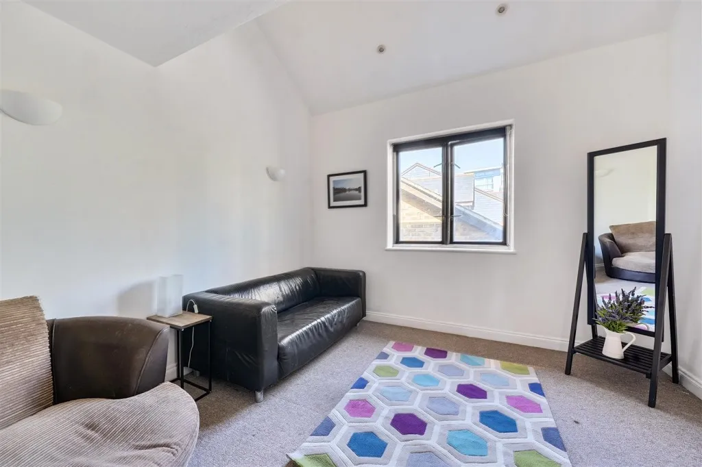 Plough Way, London, photo 11