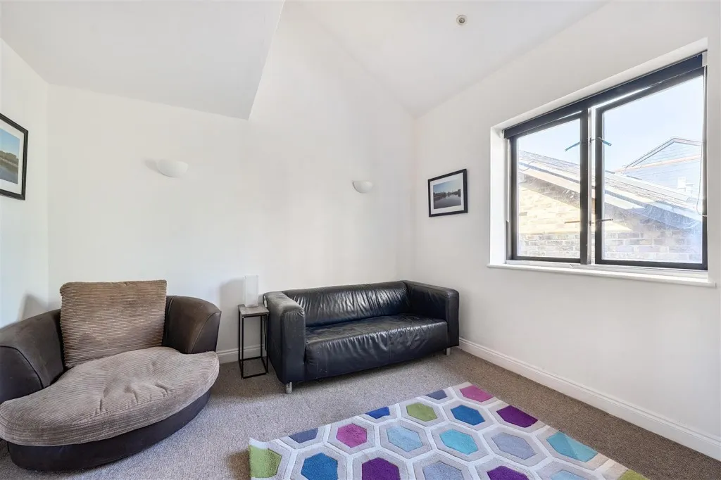Plough Way, London, photo 10