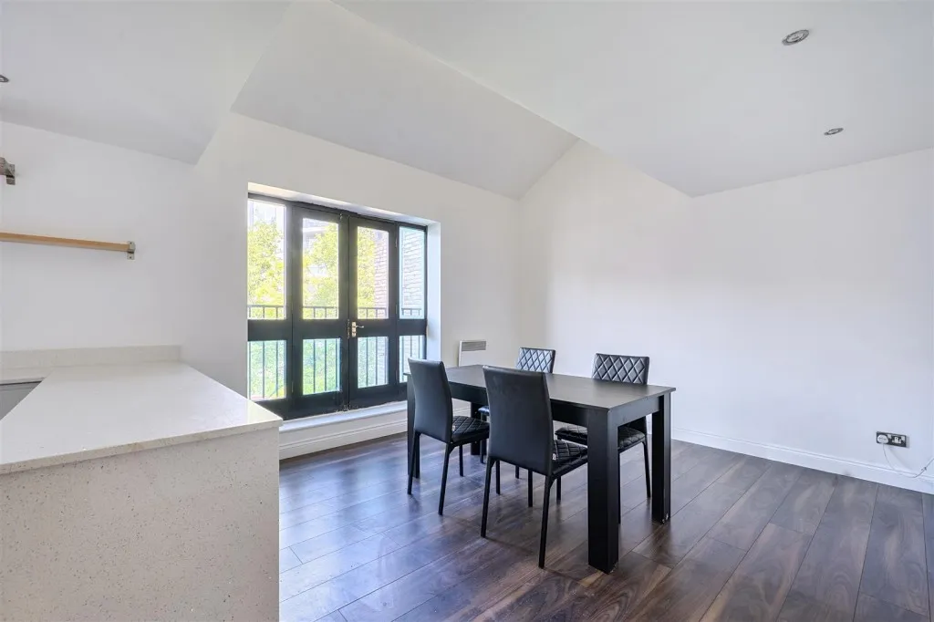 Plough Way, London, photo 3
