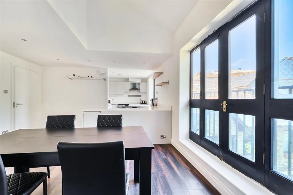 Plough Way, London, photo 6