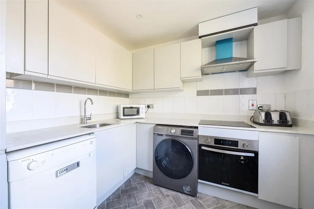Plough Way, London, photo 8