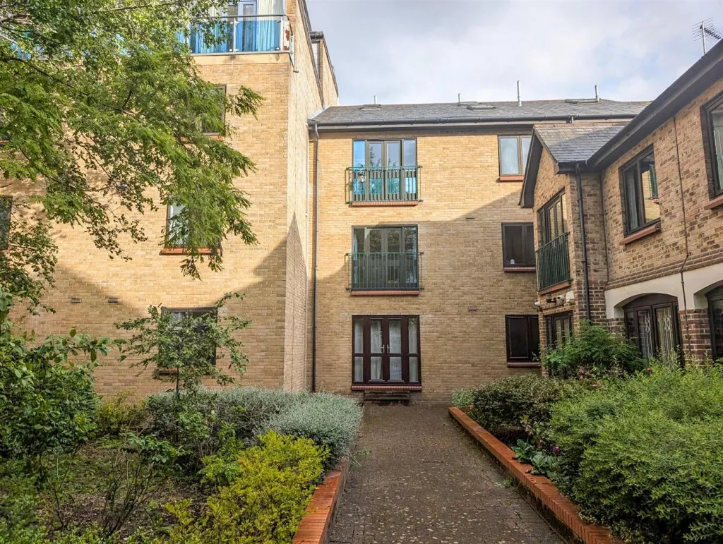 Plough Way, London, photo 25