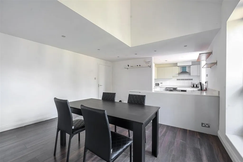 Plough Way, London, photo 5