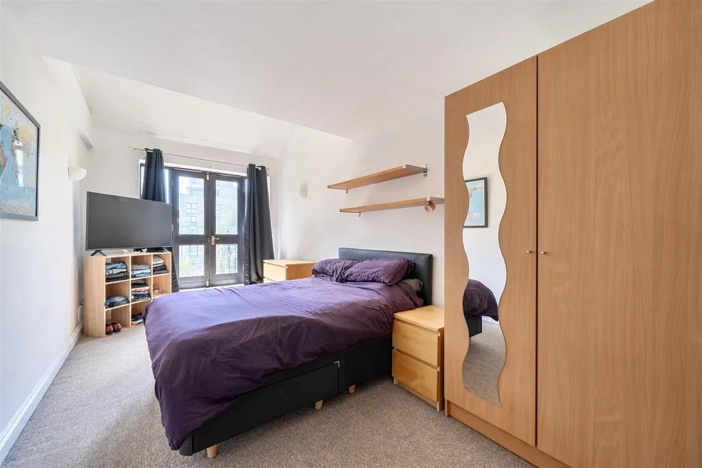 Plough Way, London, photo 12