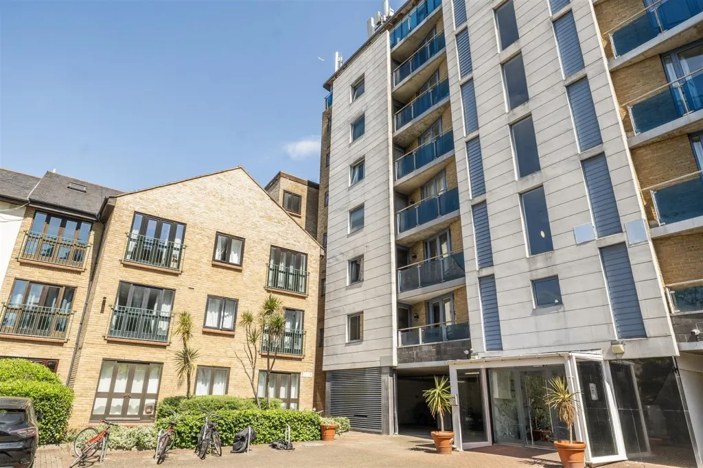 Plough Way, London, photo 26