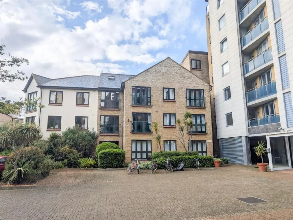 Plough Way, London, photo 22