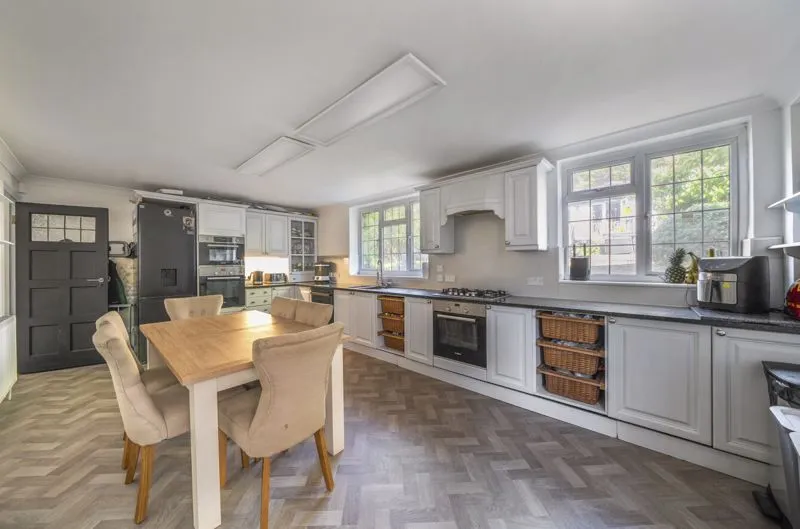 Brighton Road, Purley CR8 4HB, photo 4