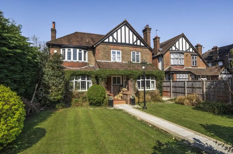 4 bed house for sale — Brighton Road, Purley CR8 4HB
