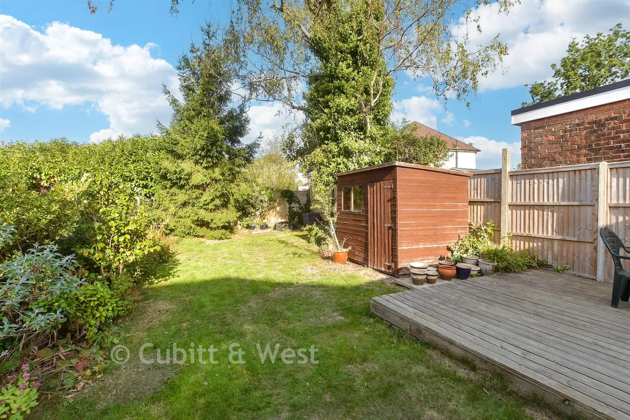 Comptons Lane, Horsham, RH13, photo 2