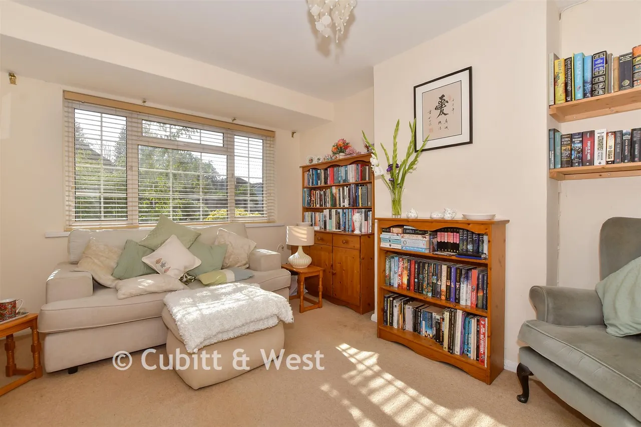 Comptons Lane, Horsham, RH13, photo 4