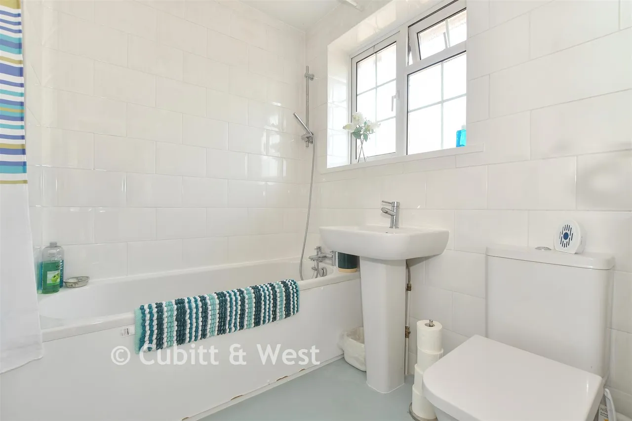 Comptons Lane, Horsham, RH13, photo 14